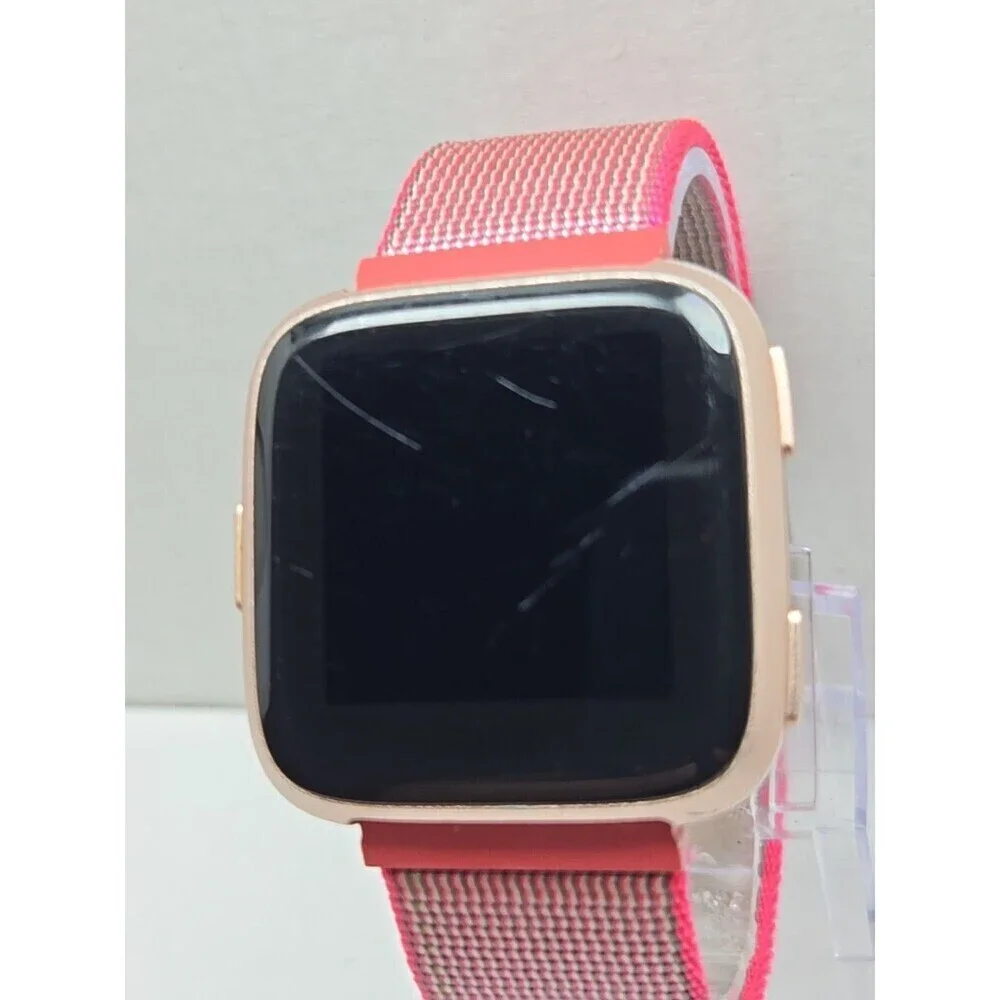 Fitbit Versa FB504 Smartwatch Fitness Heart Rate Bluetooth Extr Bands No Charger